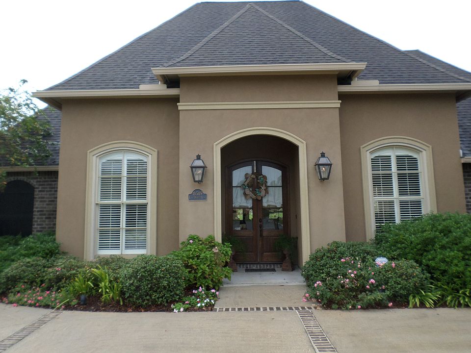 1st image of 18589 Lake Harbor Ln