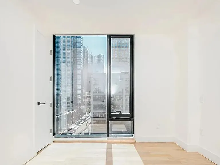 260 Gold St #508 — Photo 6