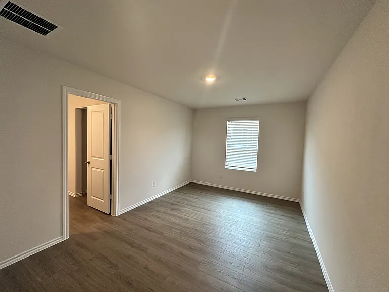 1157 Northfield Dr — Photo 9