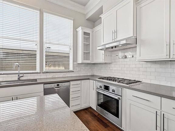 5th image of 9614 Riddlewood Ln