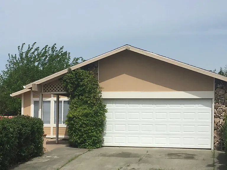119 Columbia Way — Photo 2