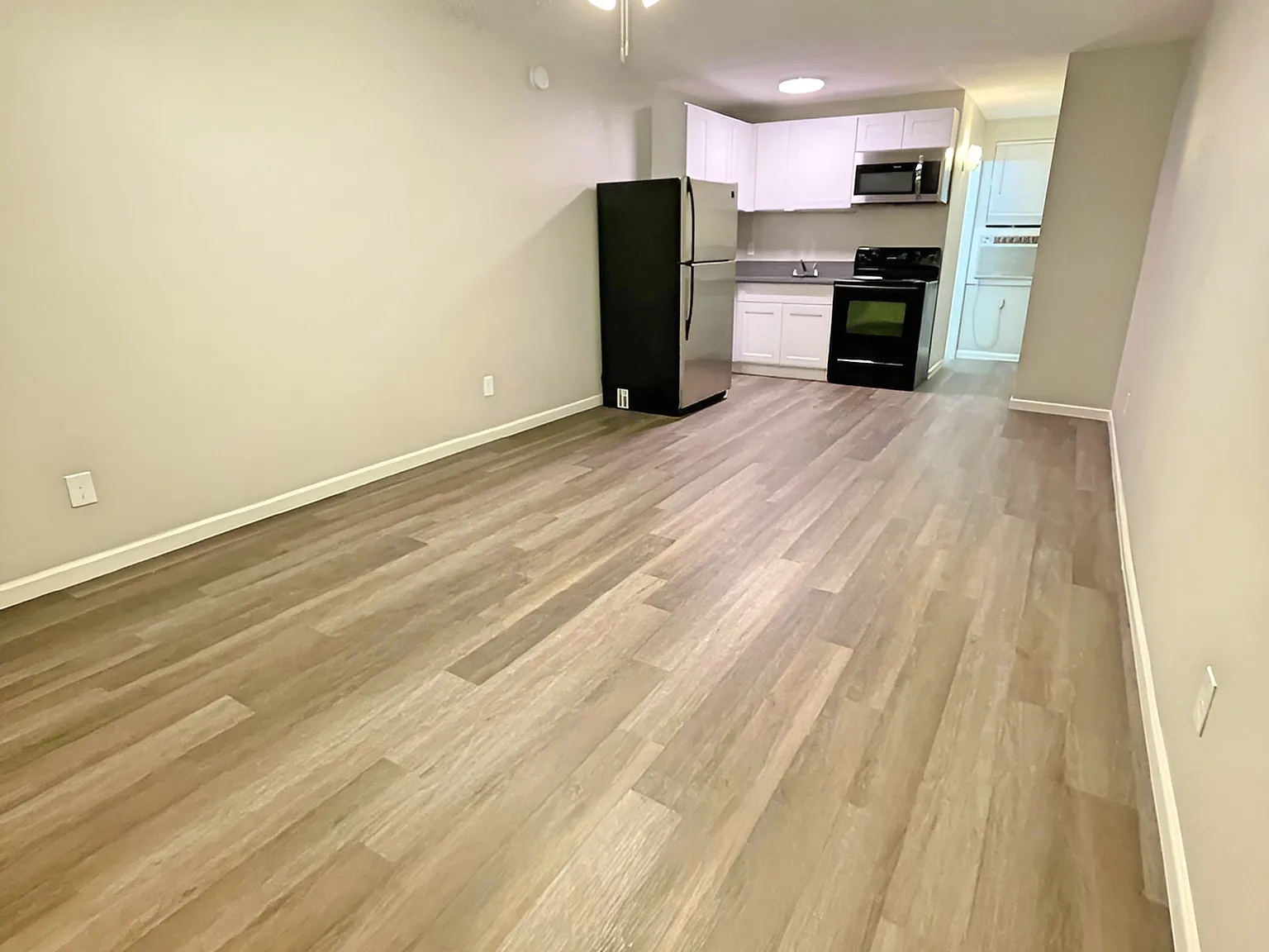 Studio, 375 sqft, $975 — Photo 2