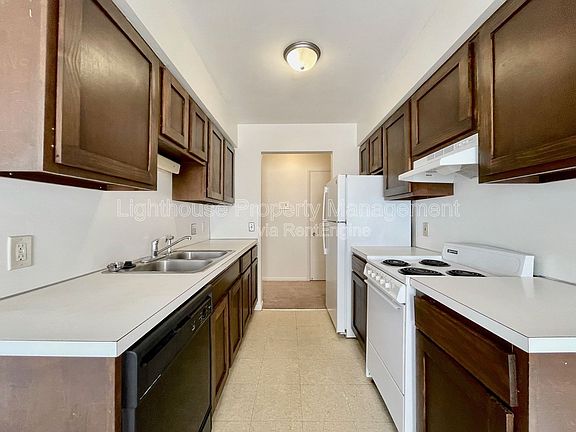 3rd image of 1326 Leonard St NW APT 14
