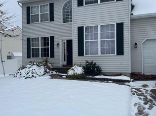 9 Hidden Dr, Blackwood, NJ 08012