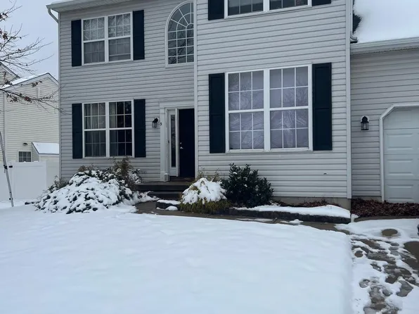 9 Hidden Dr, Blackwood, NJ 08012