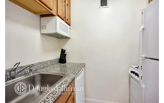 Rented by Douglas Elliman | media 18