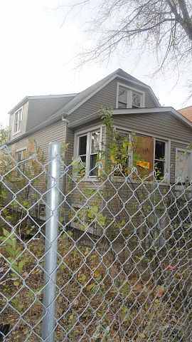 2nd image of 2041 W 69th St