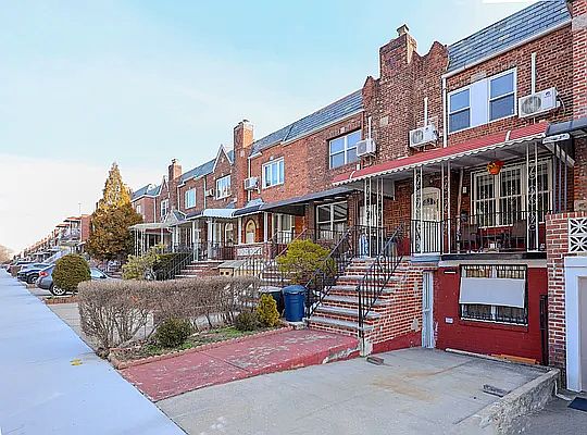 1st image of 2287 E 28th St