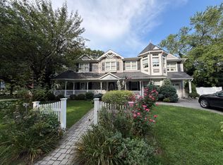 24 Arlington Ave, Saint James, NY 11780