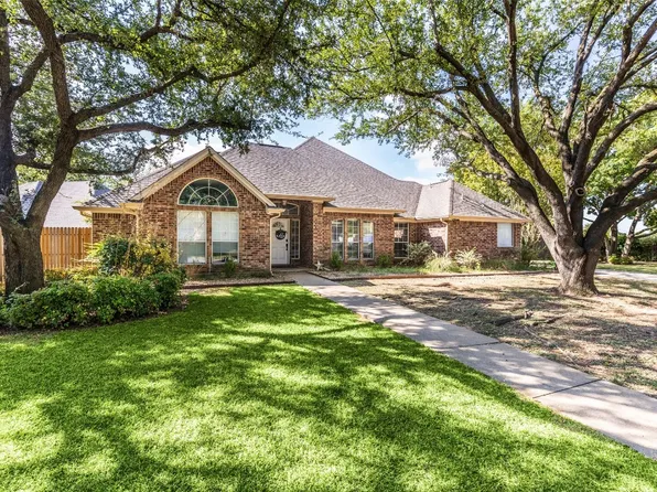 6400 Royal Ct, North Richland Hills, TX 76180