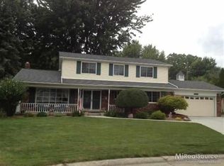 38447 Thornwood Dr, Harrison Township, MI 48045