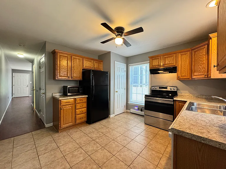 180 Berkshire St #B — Photo 4