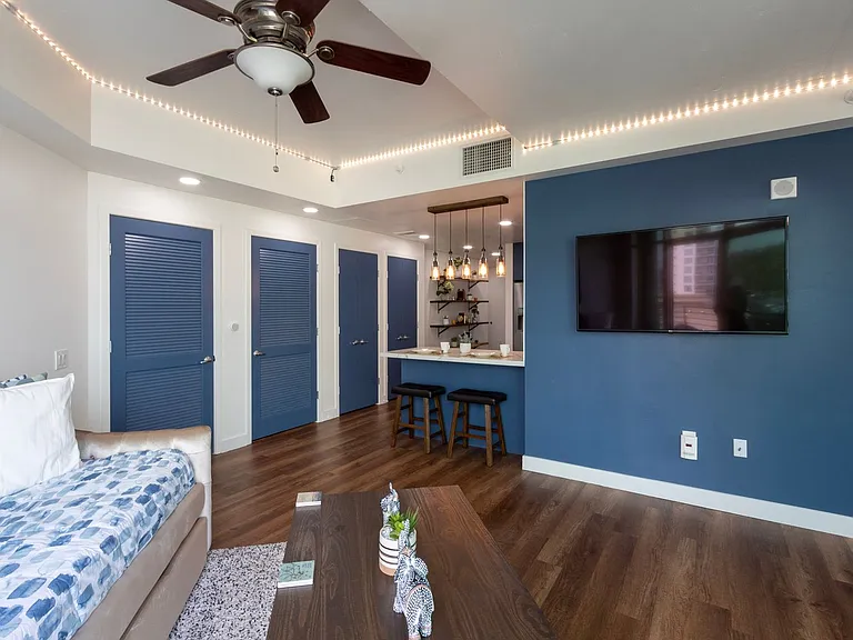 801 Ash St #605 — Photo 10