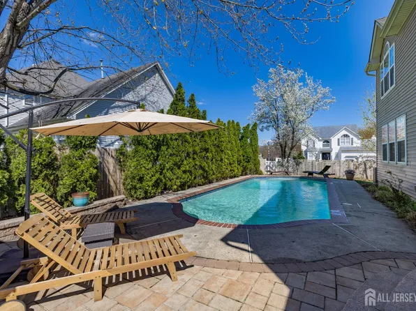 2 Kristen Ct, Matawan, NJ 07747