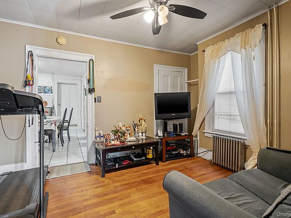 4th image of 210 Renwick Street