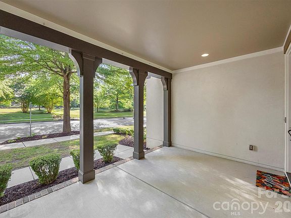 4th image of 8624 Robbins Crescent Dr