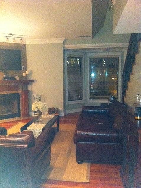 2nd image of 747 N Sedgwick St APT 1N