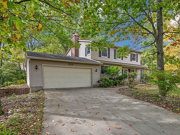 3rd image of 1325 Folkstone Ct