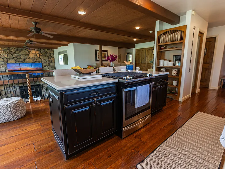 Edgewater Cir — Photo 9