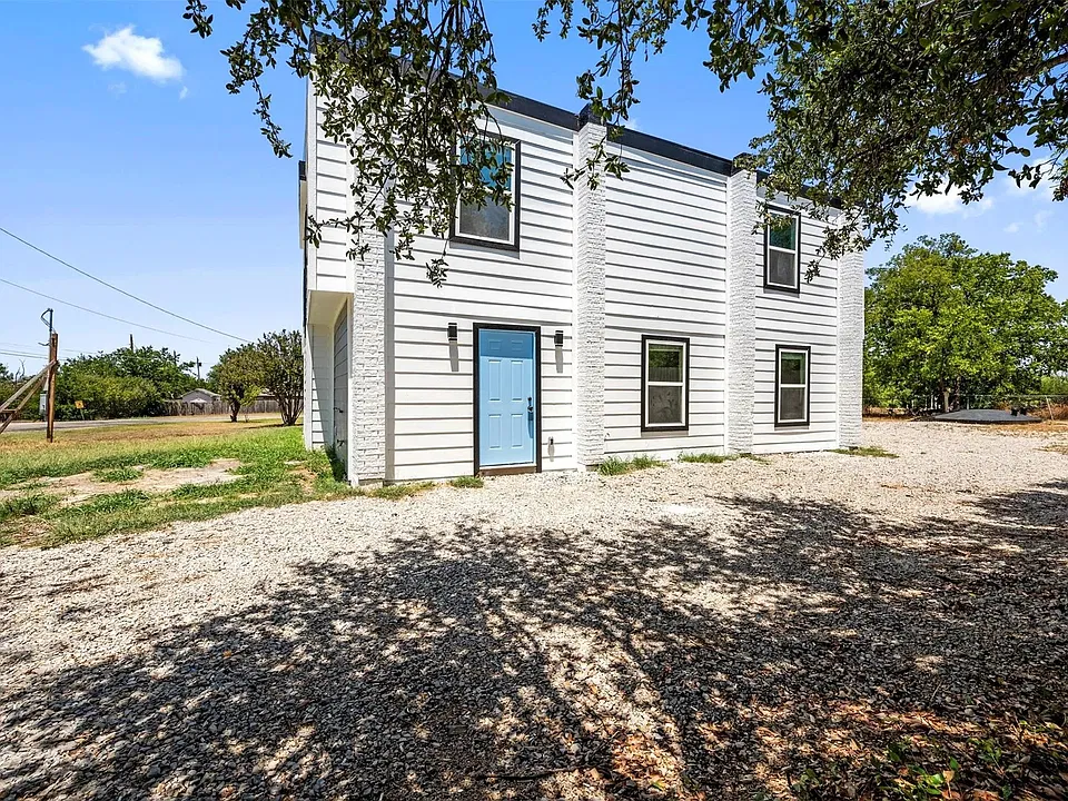 158 Lakeshore Dr
