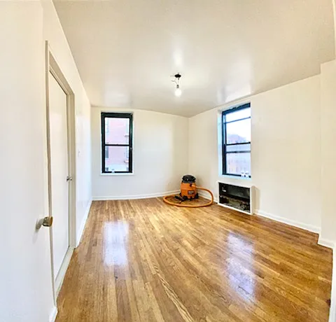 1545 Rhinelander Ave #1 — Photo 5