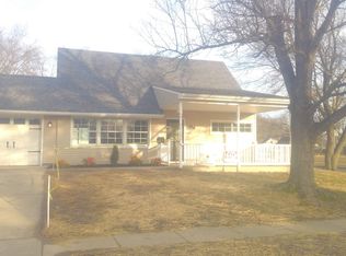 266 Indian Creek Dr, Levittown, PA 19057