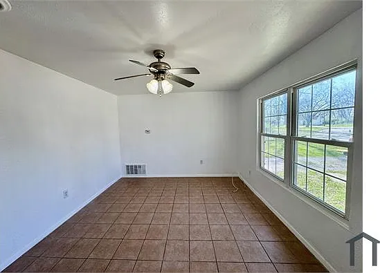 8 Louise Ln — Photo 4