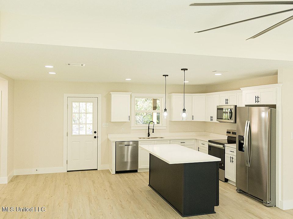 2nd image of 1721 Barracuda Dr