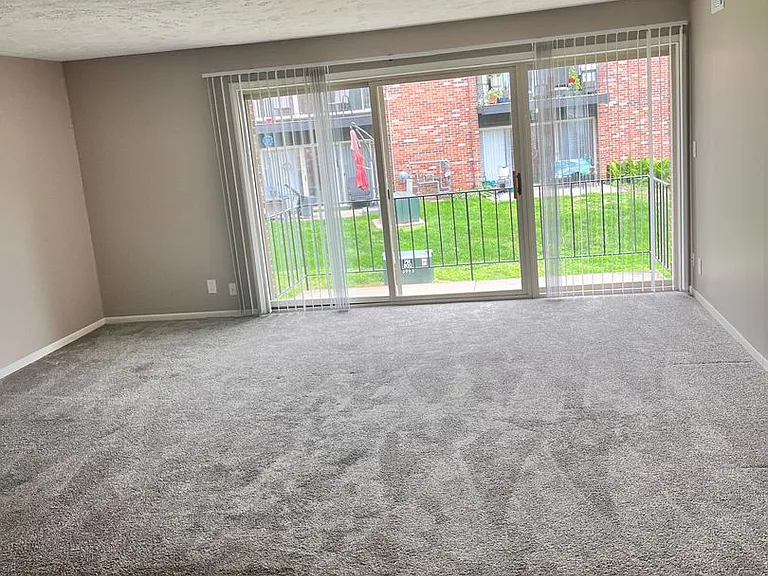Bristol Square Apartments — Photo 333