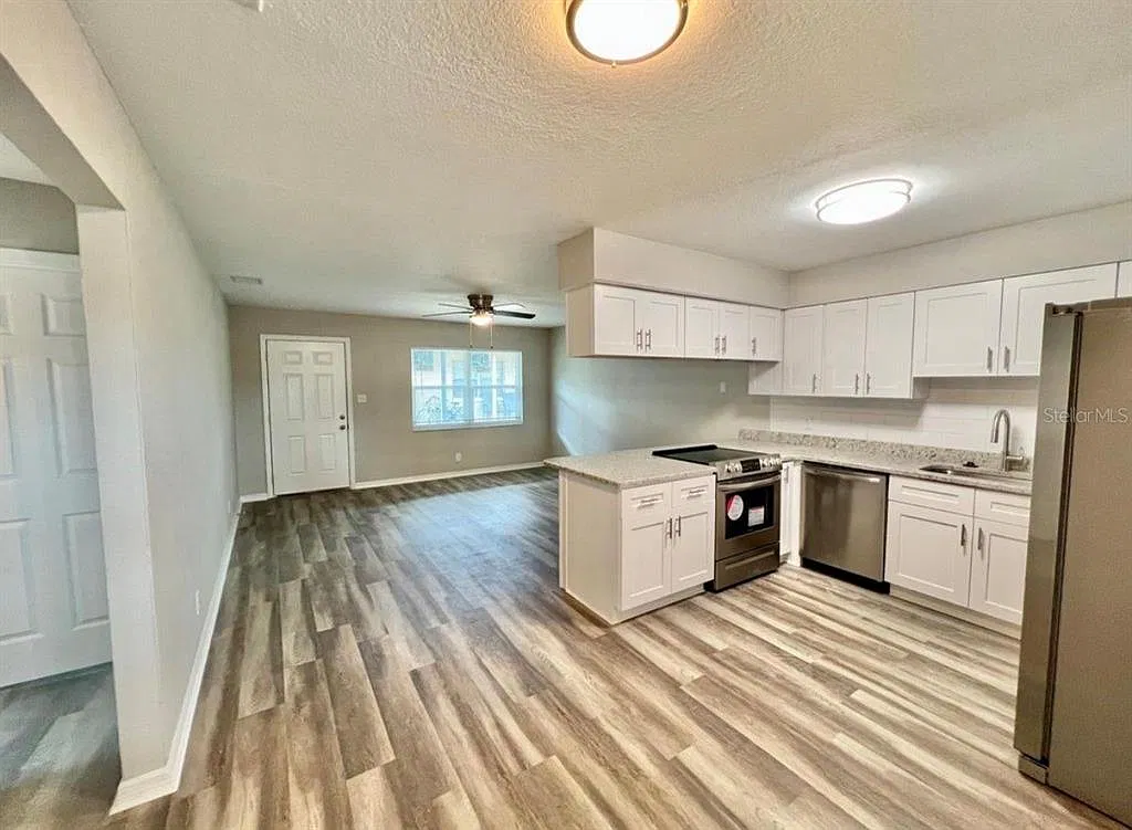 2 bed, 1.0 bath, 845 sqft, $2,000 — Photo 2
