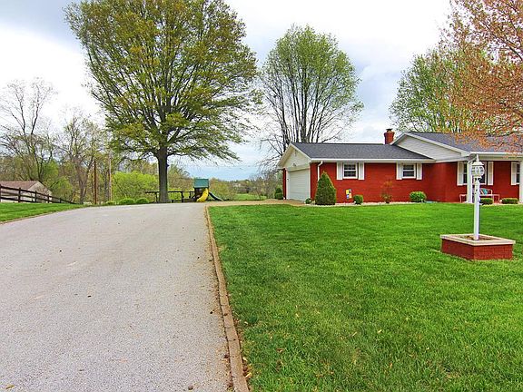 3rd image of 361 Wellington Dr