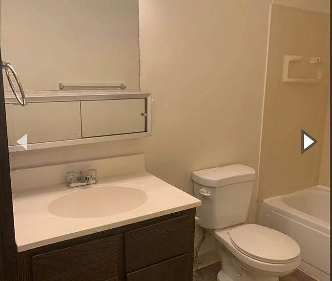 1454 W River Rd N #D — Photo 5