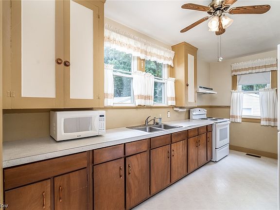 4th image of 1021 King Ave