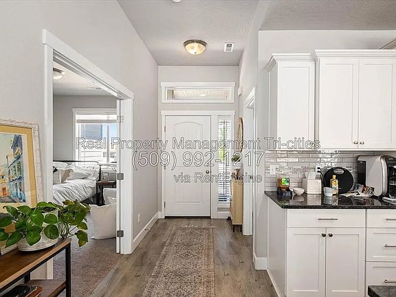 3rd image of 6923 W 33rd Pl