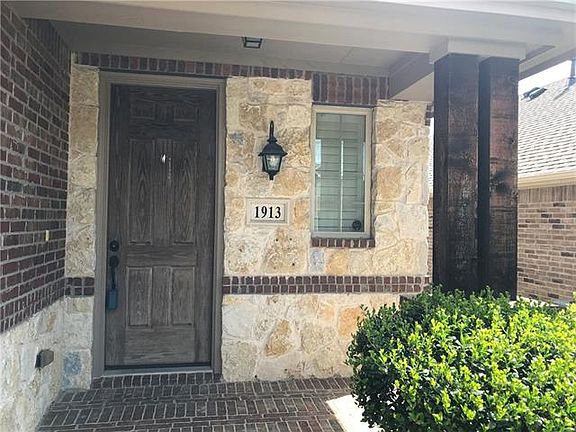 2nd image of 1913 Willard Dr