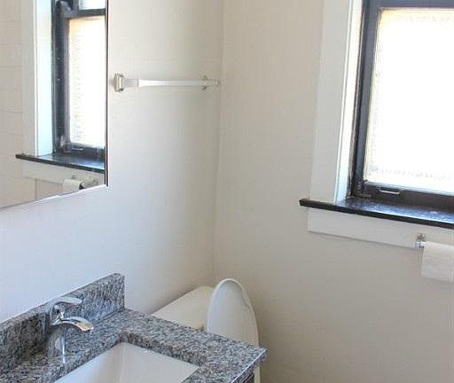 3rd image of 2100 W Ainslie St #21083E