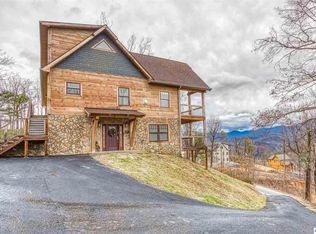961 Chestnut Dr, Gatlinburg, TN 37738