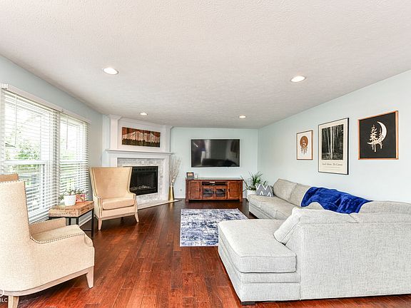 4th image of 9279 Oak Knoll Ln