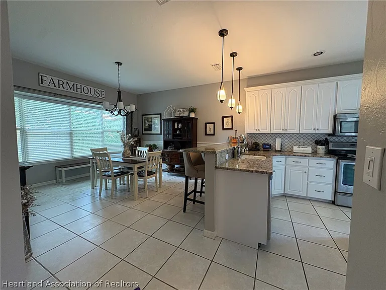 2843 Meadowood Ln — Photo 9