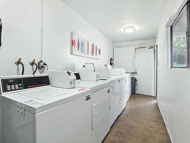 Mistyvale Apartments — Photo 9