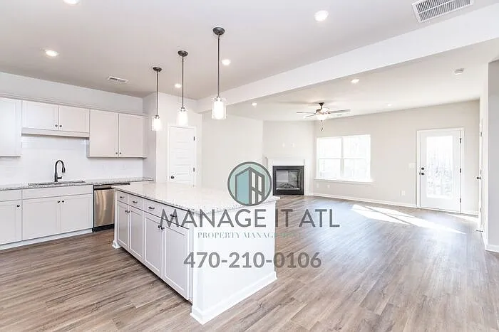 Building Photo - 2213 Buford Town Dr