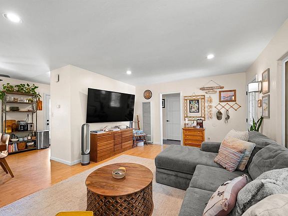 5th image of 3346 Cheyenne Ave