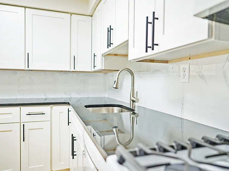 Ambassador Apartments — Photo 5