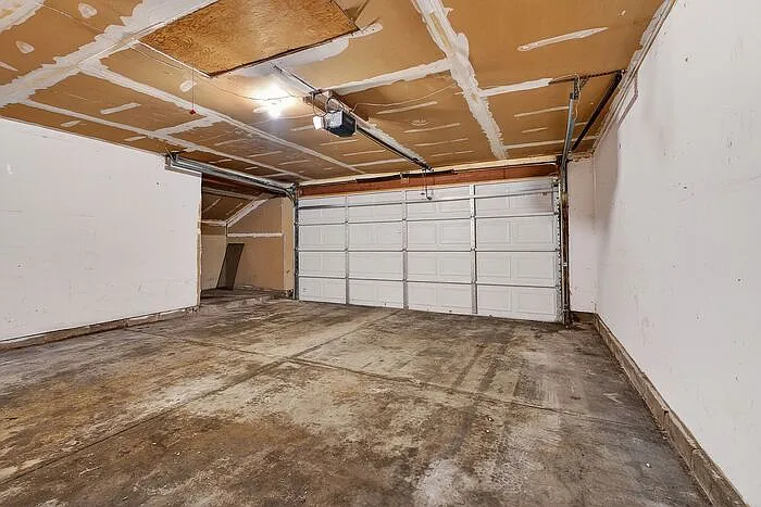 8134 Old Prairie Ct — Photo 22