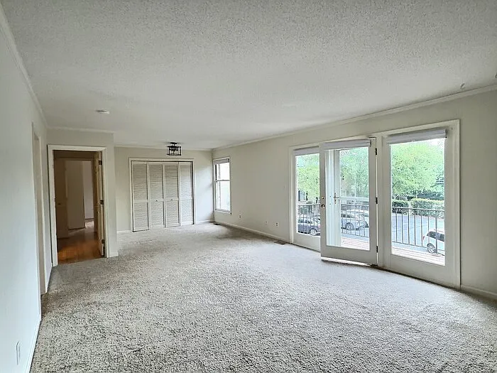1515 E Franklin St #16 — Photo 3