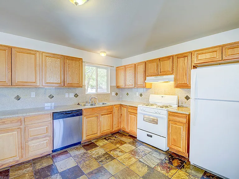 3990 Syracuse Dr — Photo 4