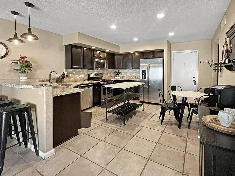 16205 S 34th Way — Photo 5