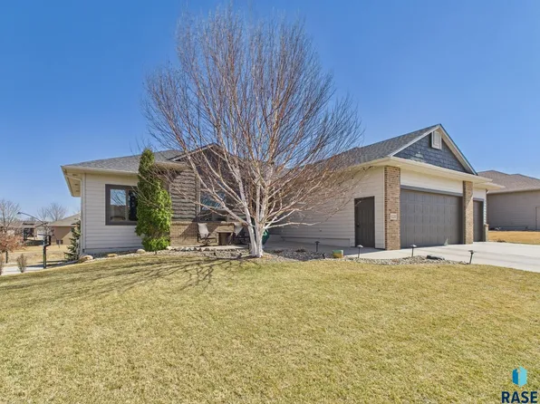1220 S Monticello Ct, Sioux Falls, SD 57106