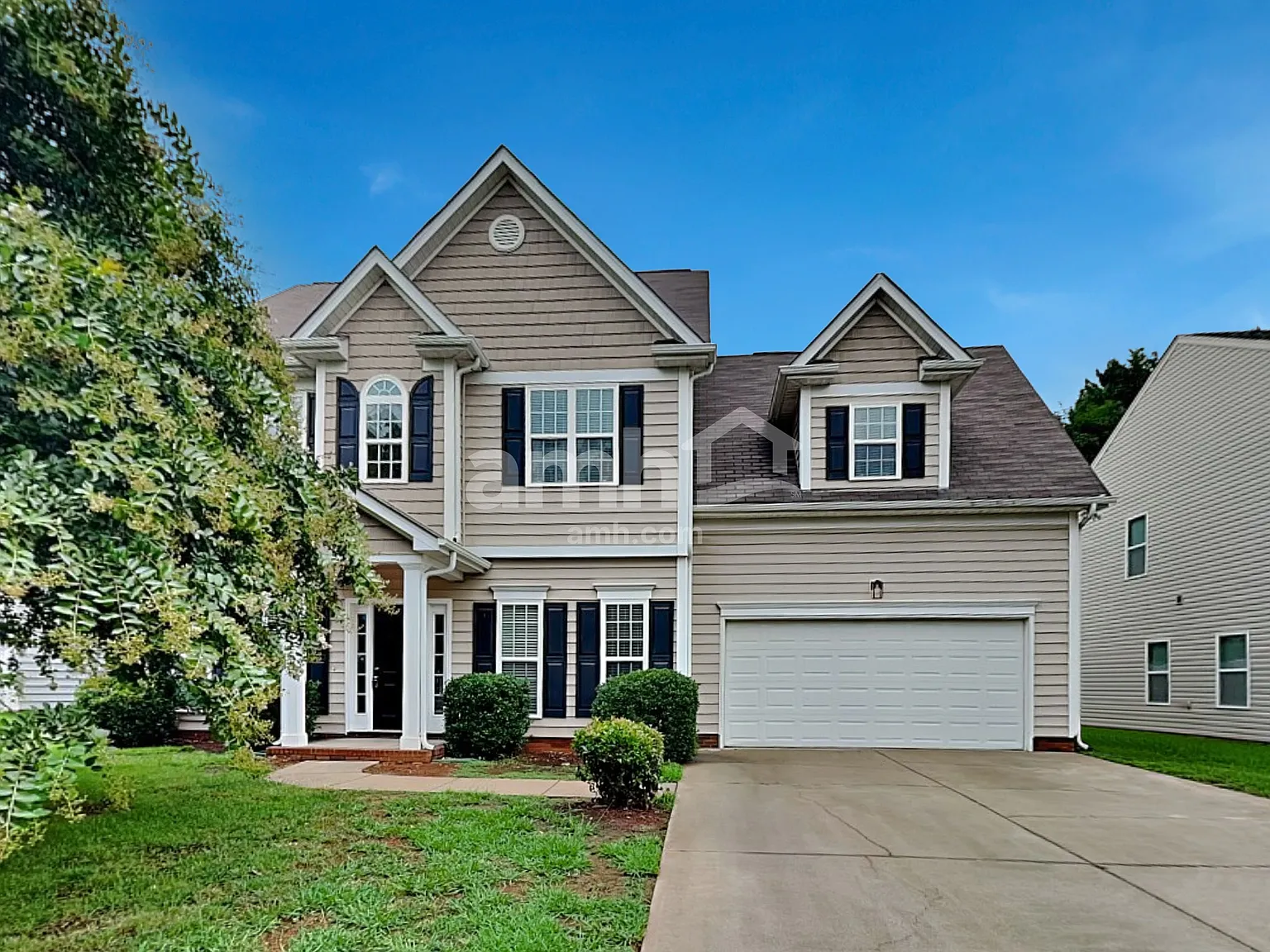 4 bed, 2.5 bath, 2516 sqft, $2,560 — Photo 1