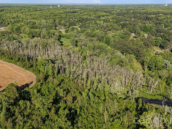 4th image of Hilton Rd